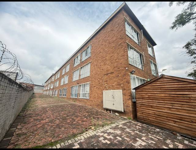 1,500M² APARTMENT BLOCK FOR SALE IN PRETORIA WEST